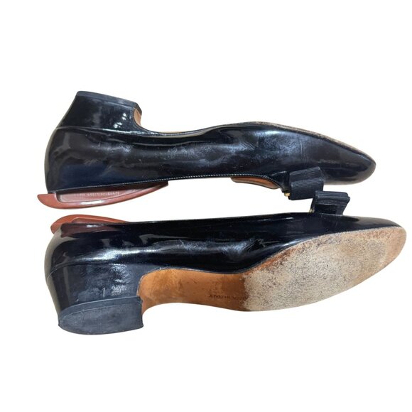 Salvatore Ferragamo Black Patent Leather Heels Sz 8.5 AA Gold Buckle & Bow Detai - Picture 4 of 8